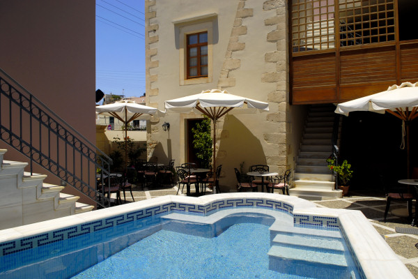 The Palazzo Vecchio's small pool