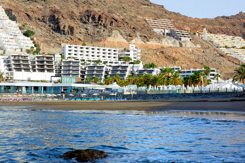 Idyll Suites seen from the beach 