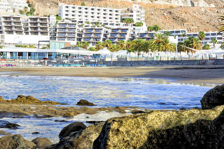 Idyll Suites and Playa del Cura beach