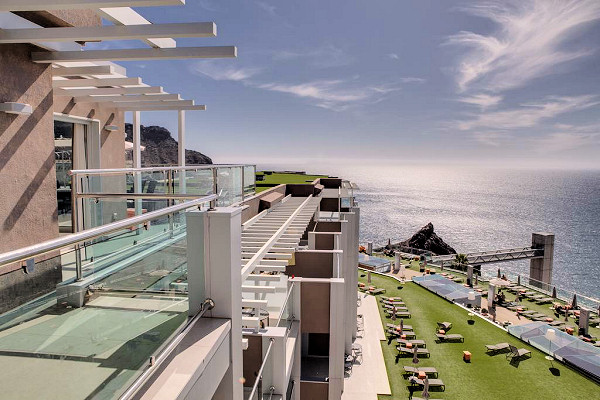 Riviera Vista is perched on the cliff side overlooking the ocean