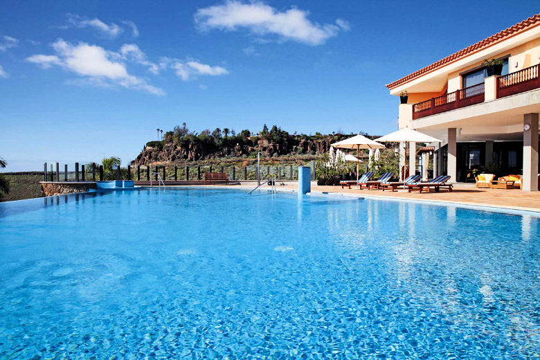 Casa León Royal Retreat and pool