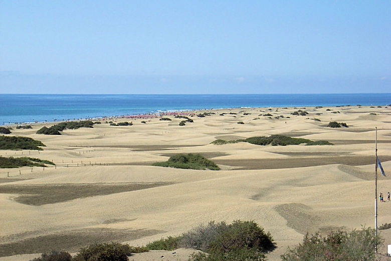The sand dunes of Maspalomas are a 20-minute drive away