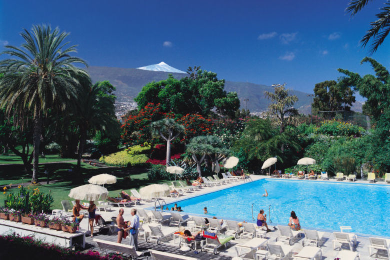 The Atalaya's pool and view of Mount Teide