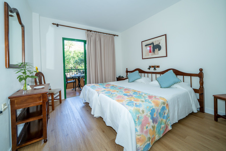 Prettily furnished guest rooms