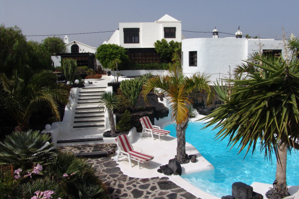 Casa Luna on the right, with Casa Estrella behind