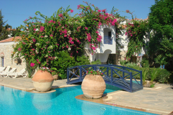 Low-rise accommodation set in flower-filled gardens