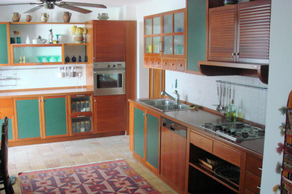 The fitted kitchen