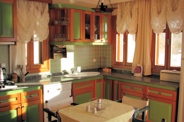 The fitted kitchen