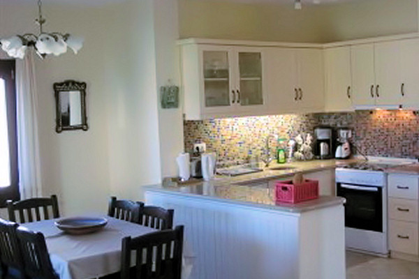 Kitchen and dining area in Villa Ata