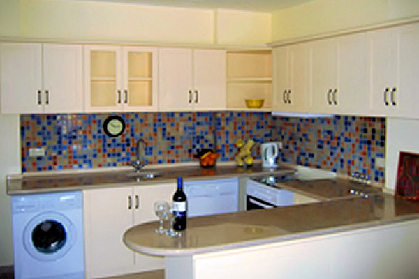 Open-plan kitchen in Villa Oya