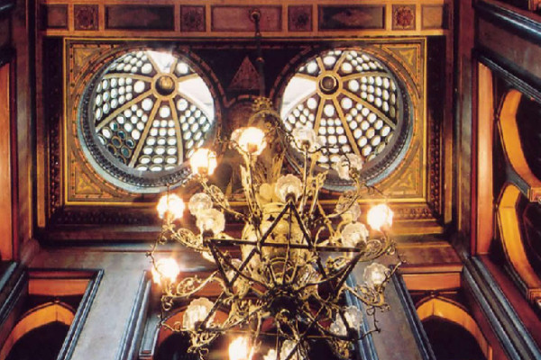 The ornate ceiling of the Kubbeli Saloon