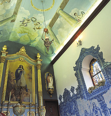 Inside the quinta's chapel