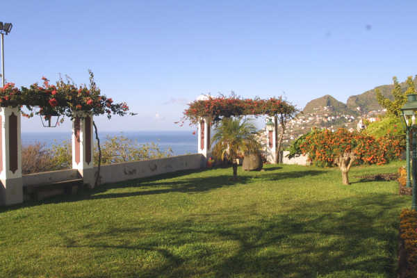 The lawned garden
