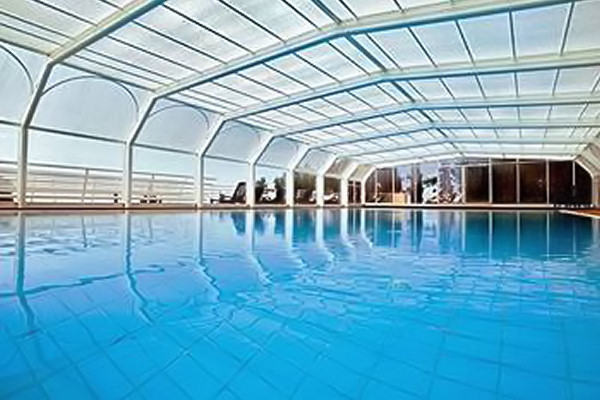 The quinta's pool is covered in winter