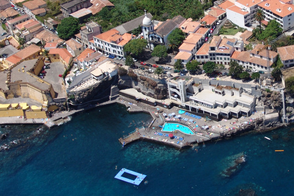 Guests at the Conde Carvalhal receive free use of the nearby seawater pools