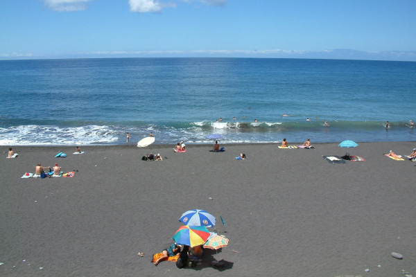 Volcanic beach near Residencial del Conde