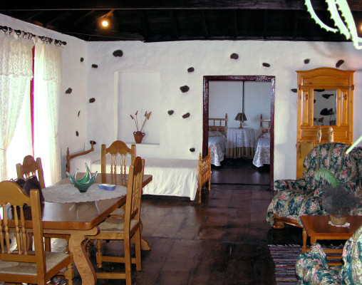 D&aacute;vila I's living-dining room