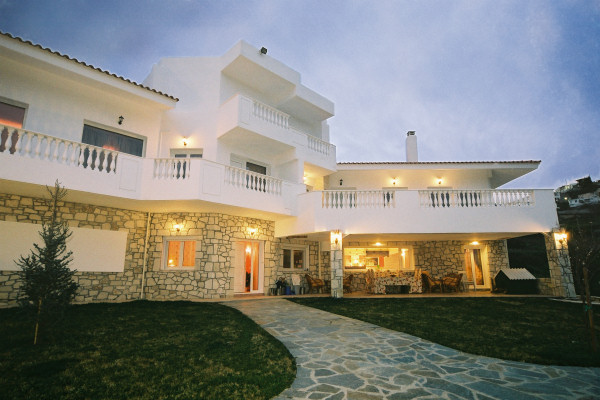 Epavlis Suites
