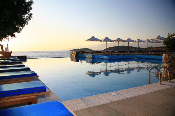 The main infinity pool