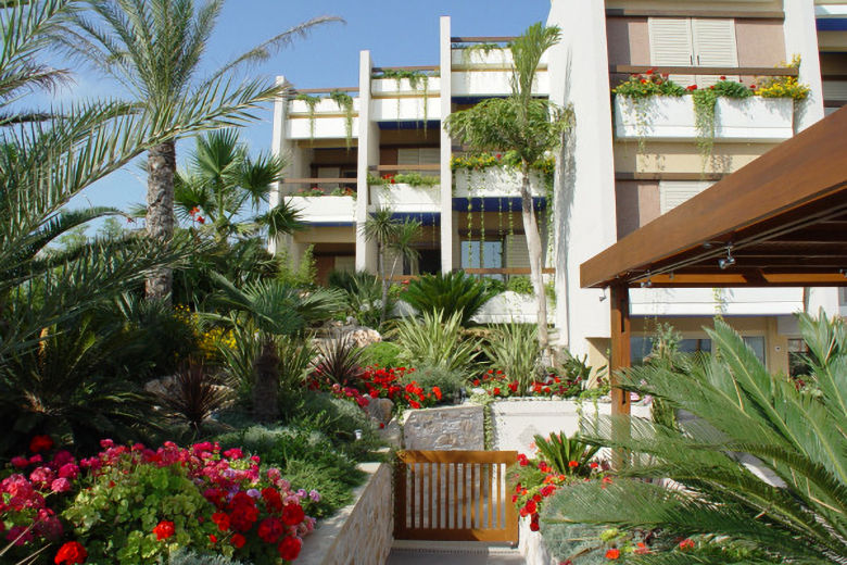 The front garden at Sitia Bay