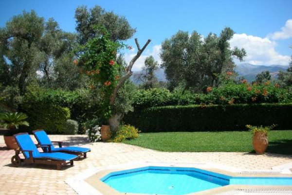 Space to relax in the well-kept gardens
