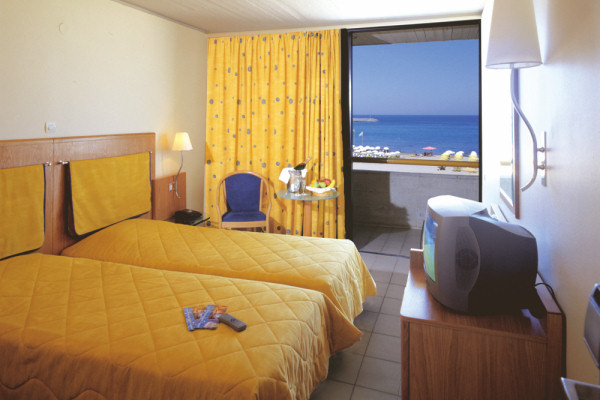Twin bedroom