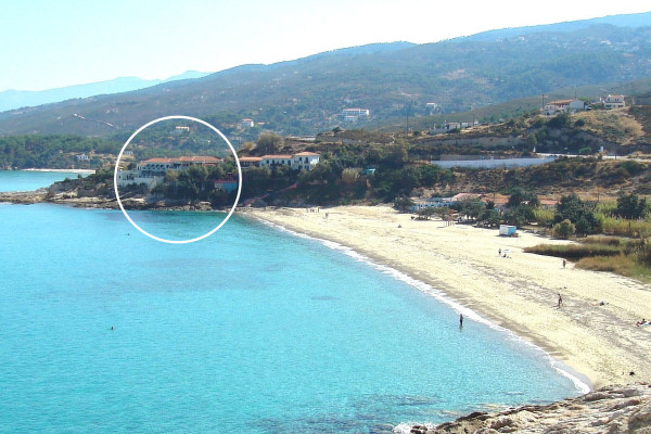 The studios' setting between two beaches