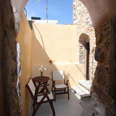 Most suites have access to a courtyard