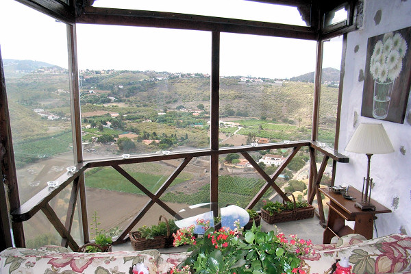 The conservatory-style sitting area in "Mirador del Valle"