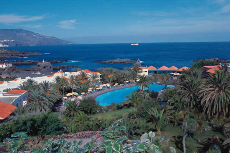 Hacienda San Jorge stands next to the volcanic beach of Los Cancajos