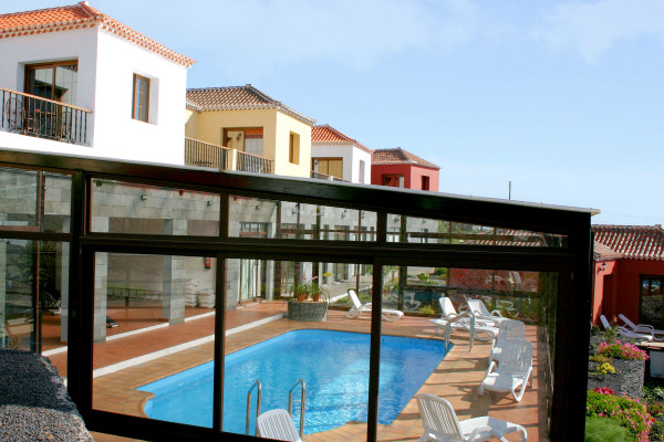The cottages and the covered swimming pool