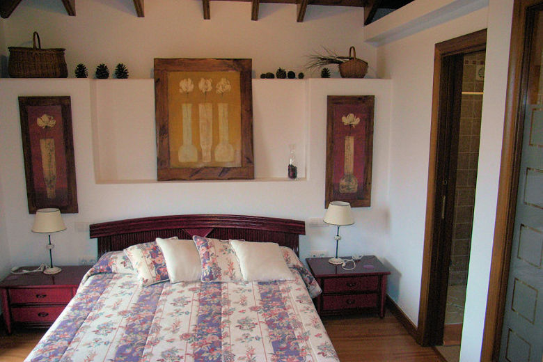 Bedroom in the 1-bedroom cottage