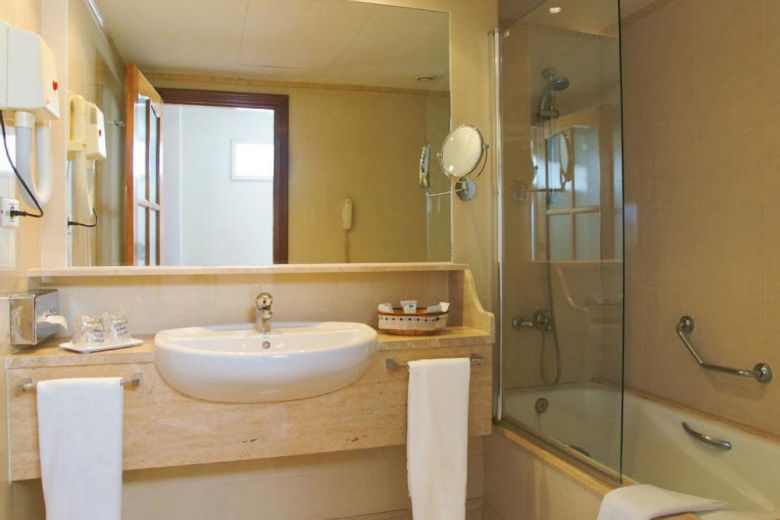 Modern en-suite bathrooms