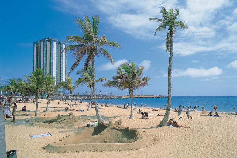 Arrecife Gran Hotel viewed from the adjacent town beach