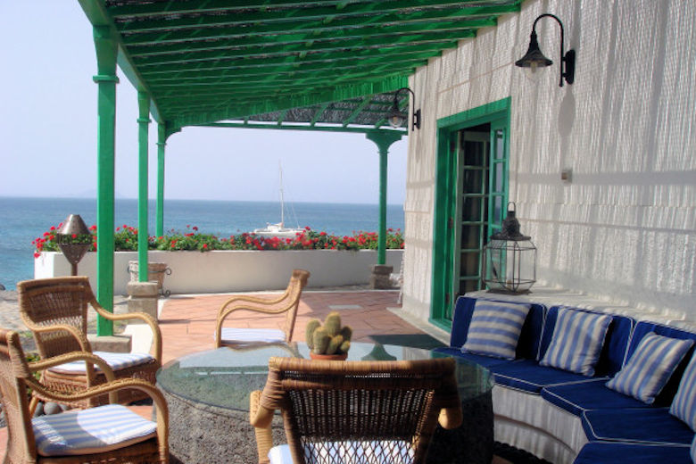 Splendid ocean views from the communal terrace