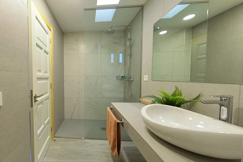 Modern shower rooms