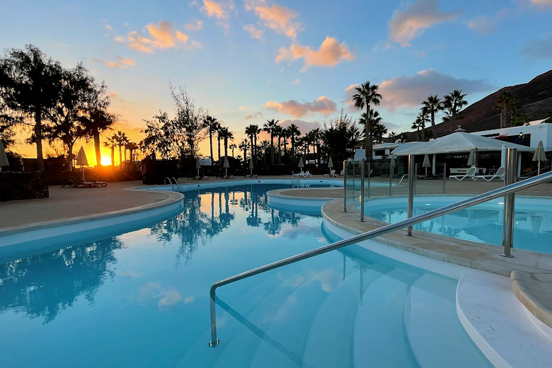 The swimming pool at Palmeras Garden