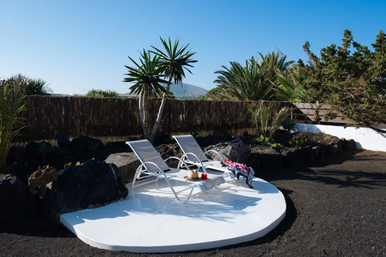 Another outside relaxation area