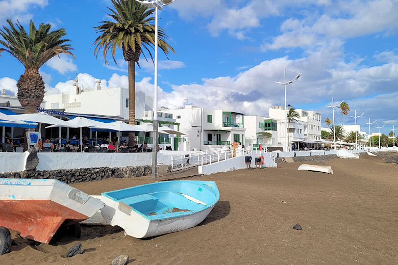Beachside restaurants in Playa Honda