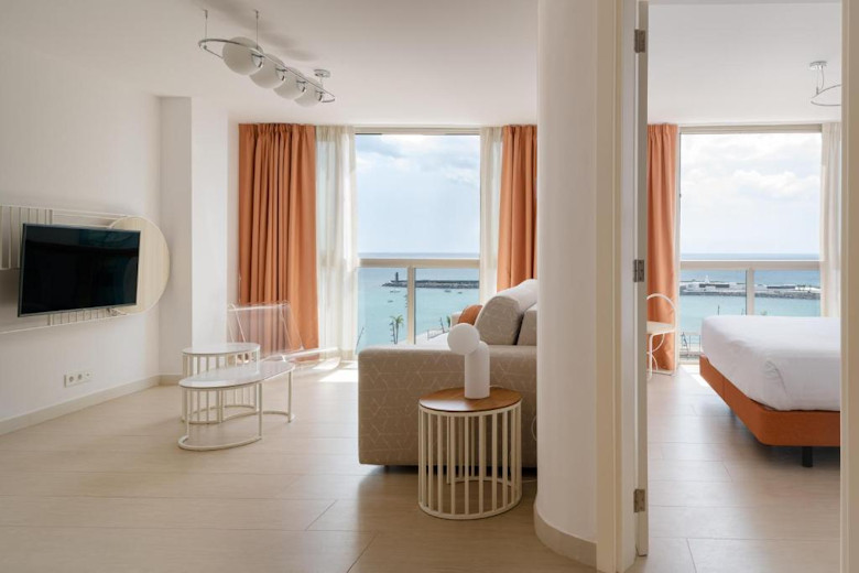 All the apartments face south towards the ocean