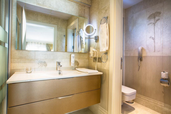 Dalyan Resort Spa ensuite shower room