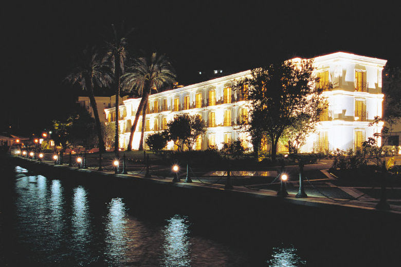 Night-time view of the Ece Saray