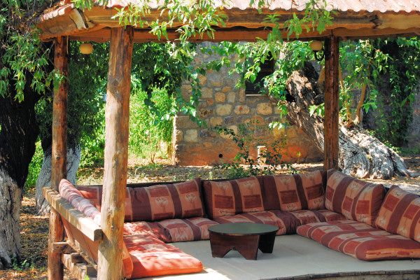 Shaded relaxation area in the garden