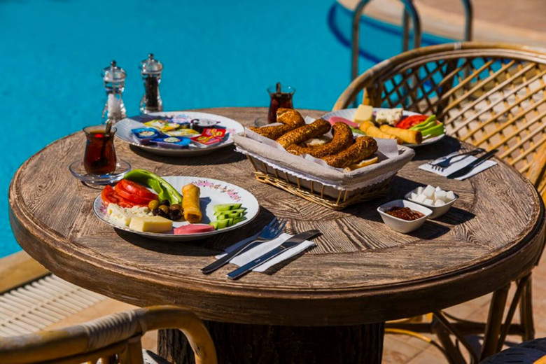 Breakfast by the pool