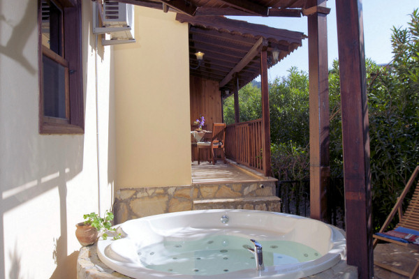 Mandarin Junior Suite's private garden and Jacuzzi