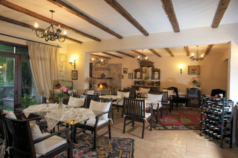 Indoor dining for early and late season