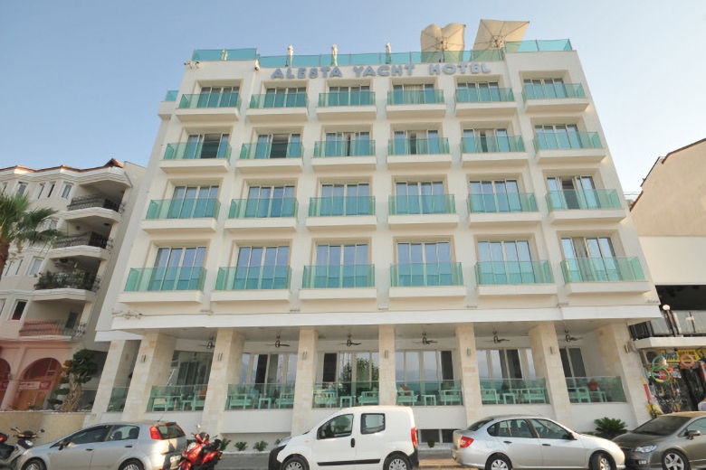 Alesta Yacht Hotel