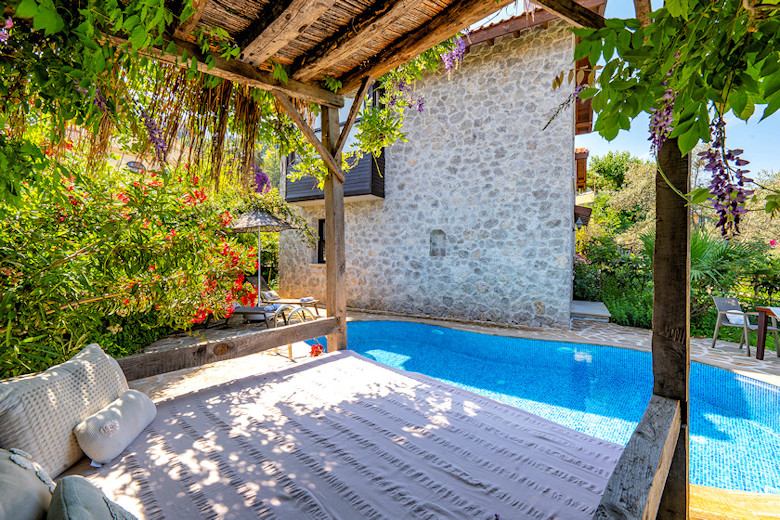 Pool villa with Balinese bed