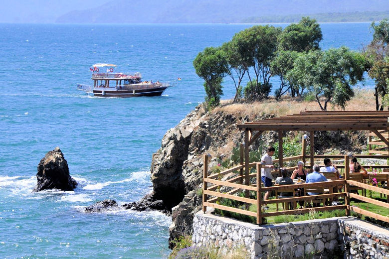 Watching the arrival of the small boats