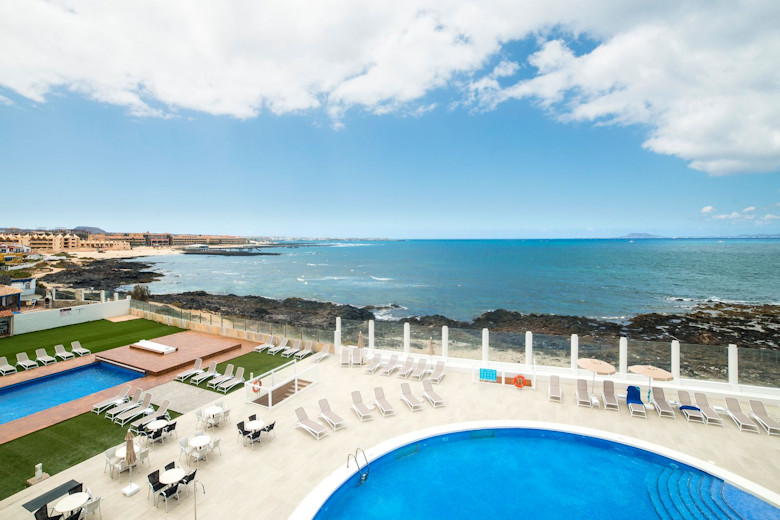The two pools and view towards Corralejo